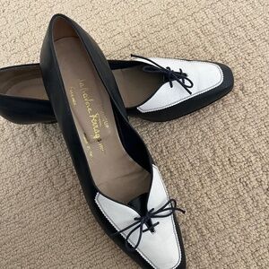 Vintage Salvatore Ferragamo Boutique Dark Blue & White Spectator Classic Pump